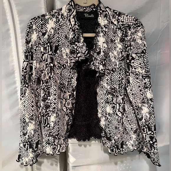 Snake print sweater jacket. - Picture 1 of 3